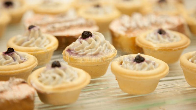 在报价表中，食材的品质与安全是首要关注的重点。可以通过以下几个方面来判断：