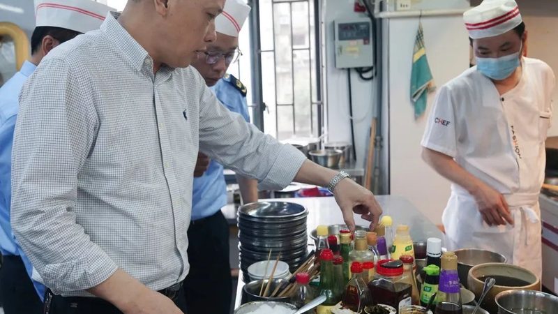 随着消费者对健康、个性化的追求，定制糖果市场将呈现以下发展趋势：